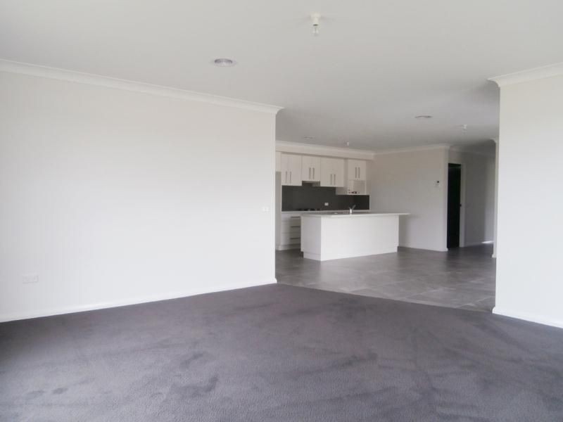 61 Ashworth Drive, Bathurst NSW 2795