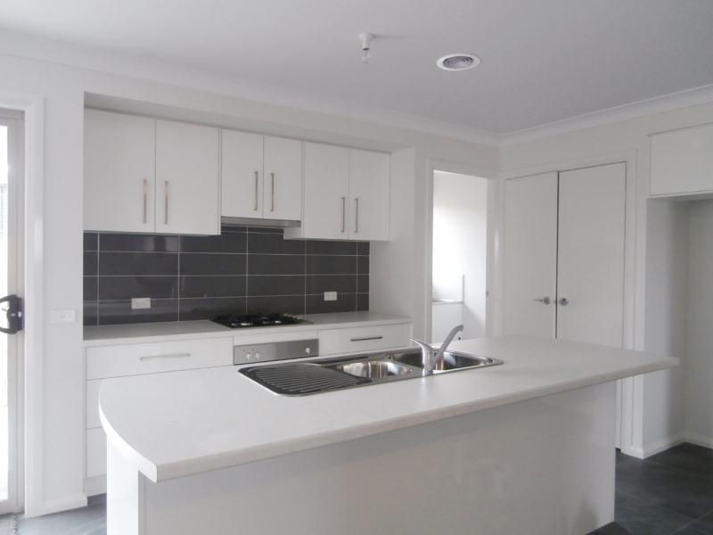 15 Jade Close, Bathurst NSW 2795