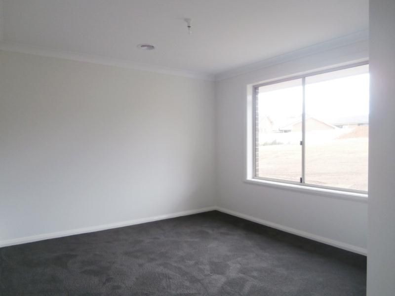 15 Jade Close, Bathurst NSW 2795