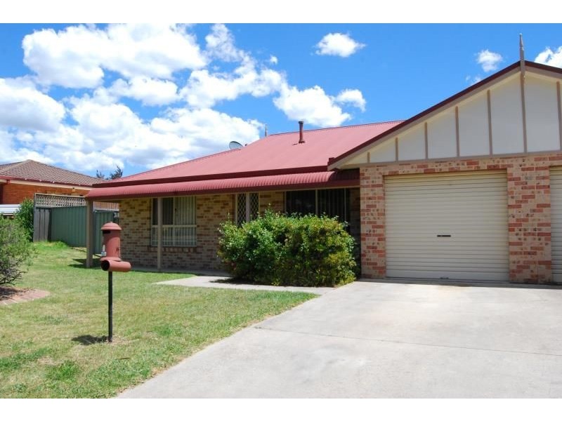 1/115 Burrendong Way, Orange NSW 2800