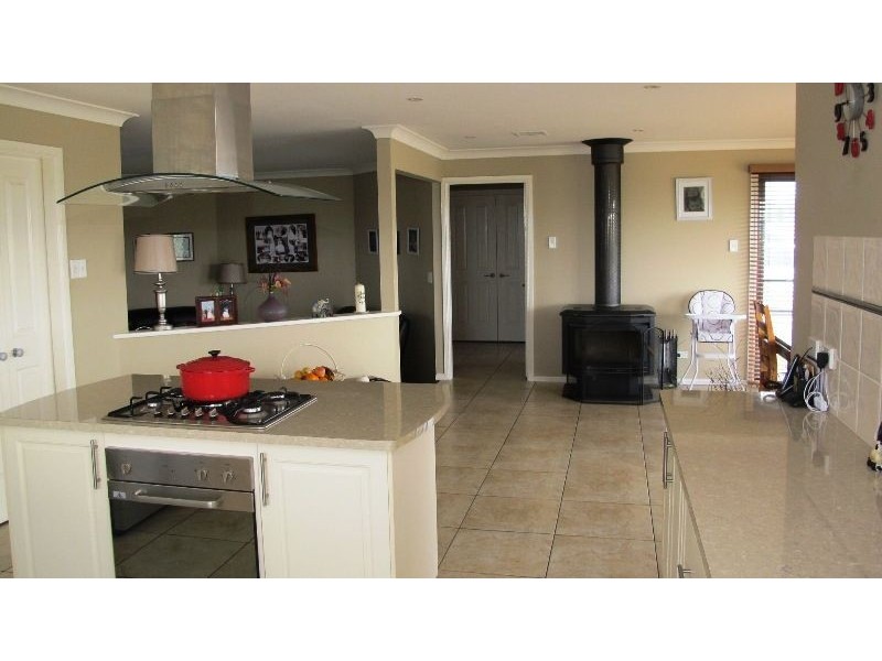 8 Bluett Close, Forest Reefs NSW 2798