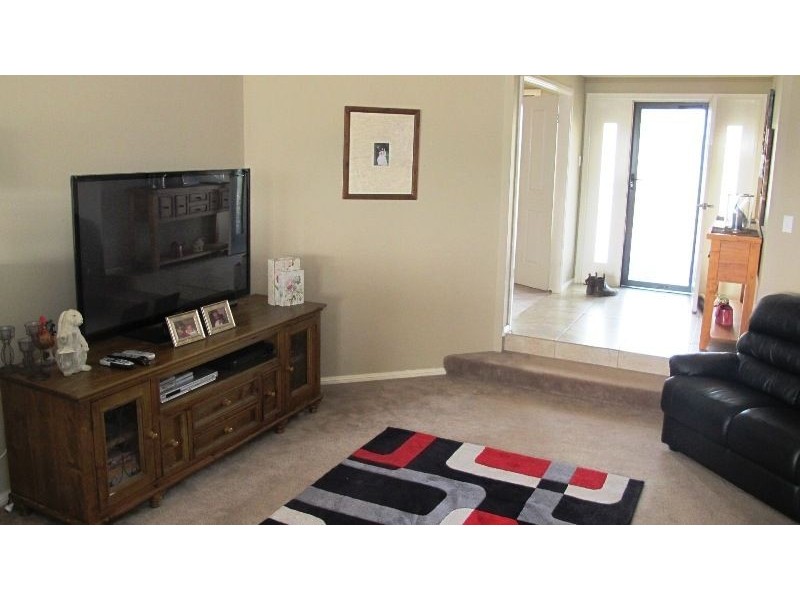 8 Bluett Close, Forest Reefs NSW 2798