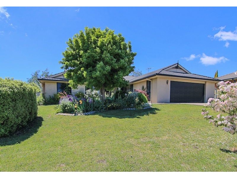 3 Cianfrano Place, Orange NSW 2800