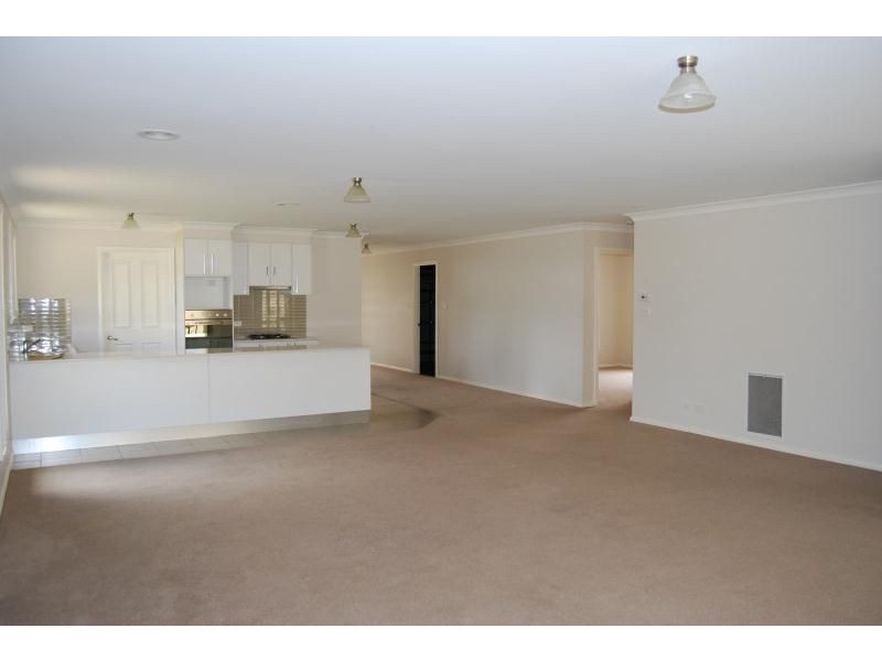 3 Burrows Court, Orange NSW 2800