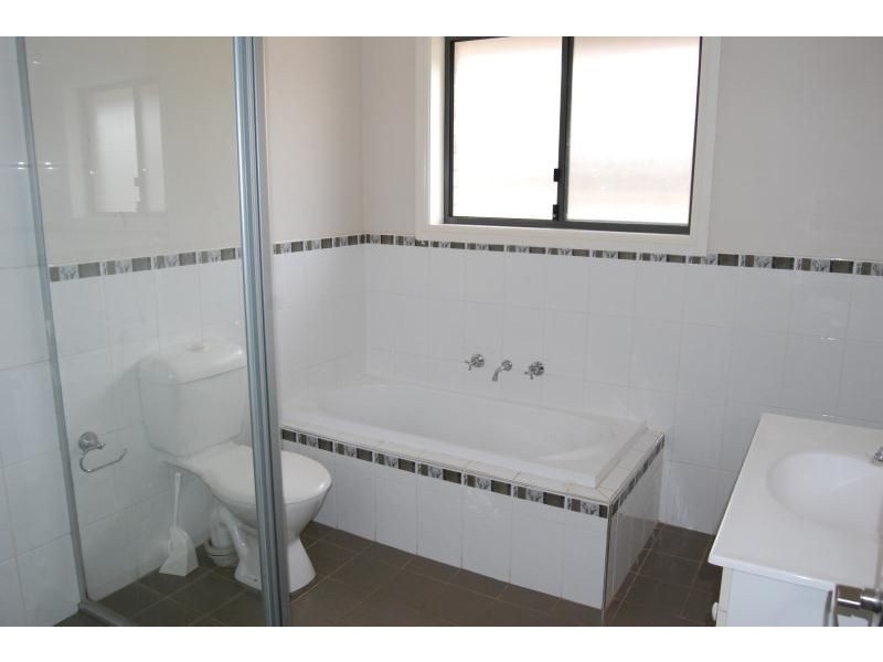 3 Burrows Court, Orange NSW 2800