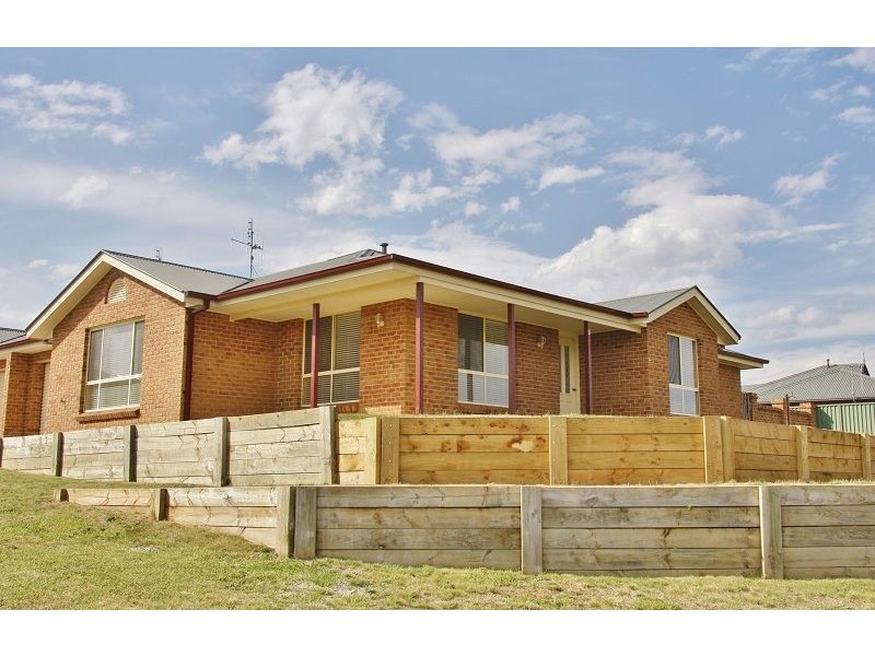 8 Clifton Court, Bathurst NSW 2795