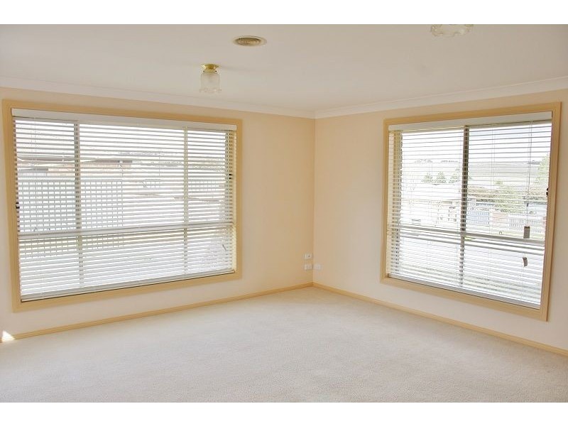 8 Clifton Court, Bathurst NSW 2795