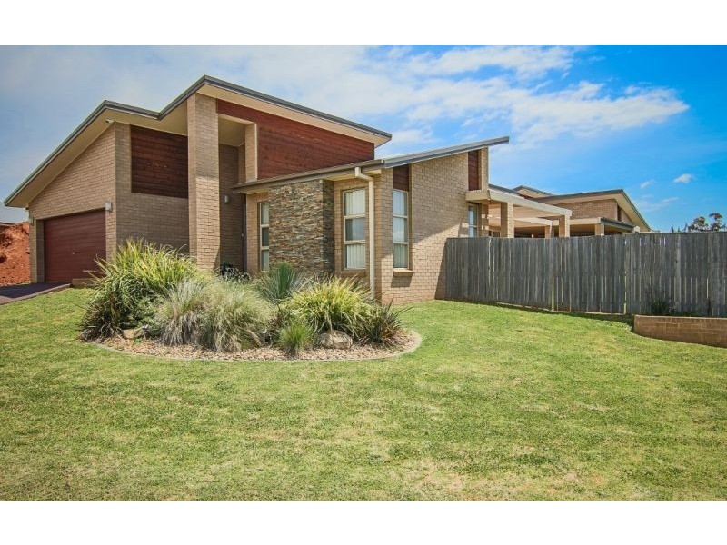 11 Collins Way, Orange NSW 2800