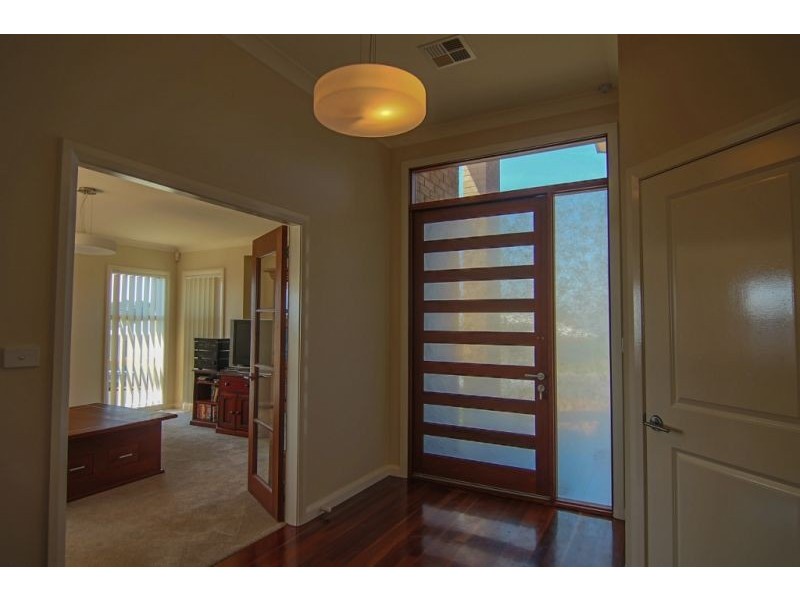 11 Collins Way, Orange NSW 2800