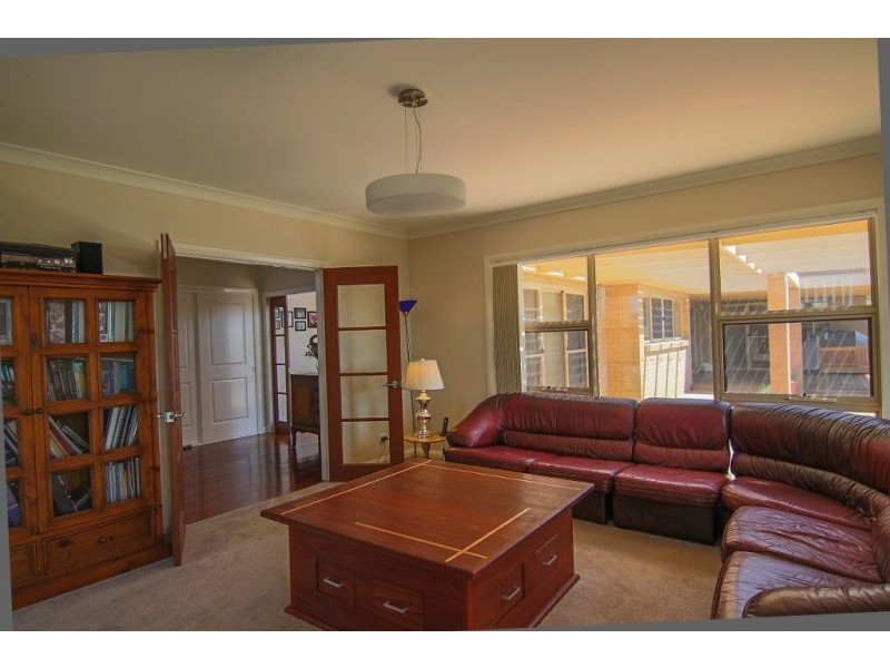 11 Collins Way, Orange NSW 2800