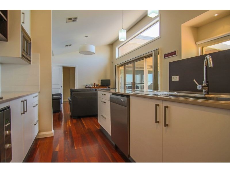 11 Collins Way, Orange NSW 2800