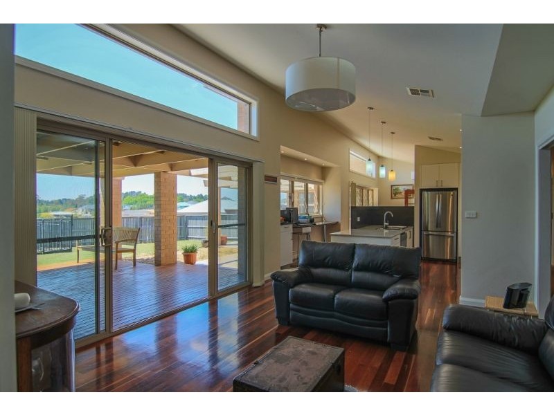 11 Collins Way, Orange NSW 2800