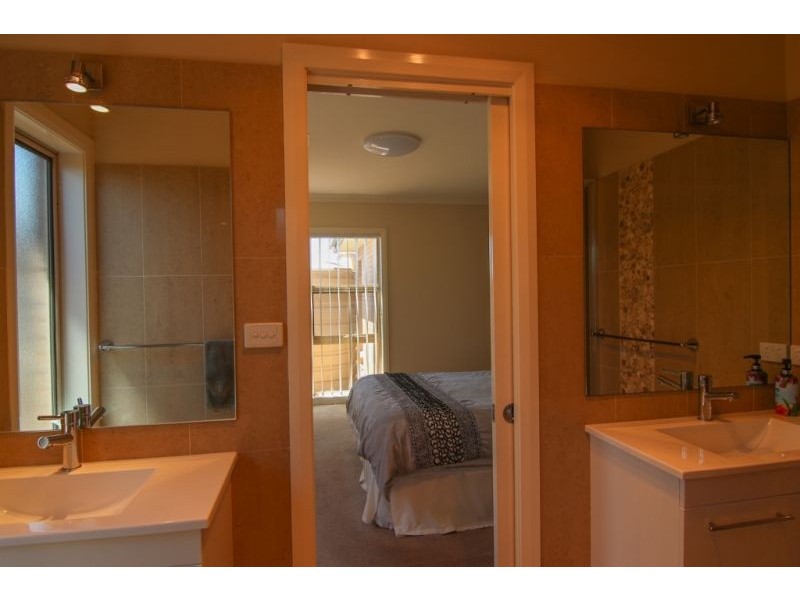 11 Collins Way, Orange NSW 2800