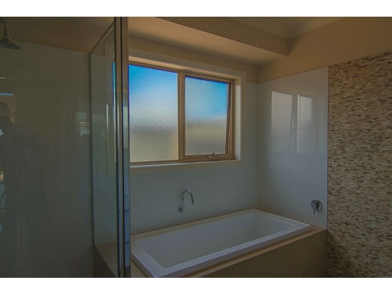 11 Collins Way, Orange NSW 2800