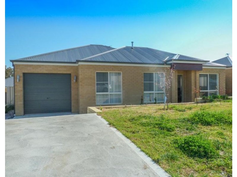 69 Brooklands Drive, Orange NSW 2800