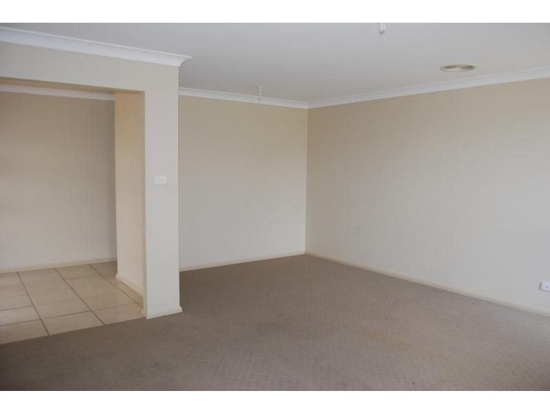 47 Fahy Crescent, Orange NSW 2800