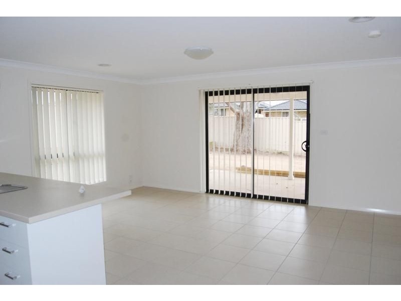 17 Molloy Drive, Orange NSW 2800