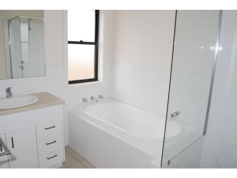 17 Molloy Drive, Orange NSW 2800