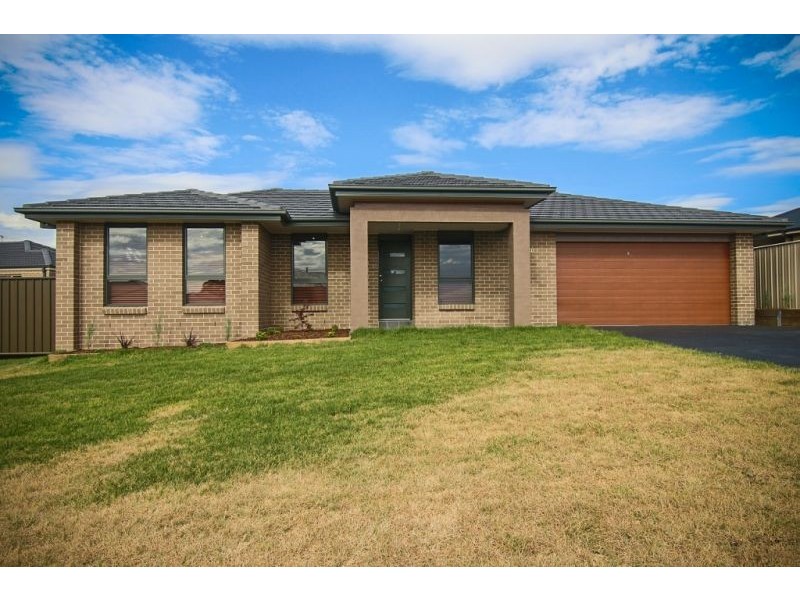 32 Botanic Way, Orange NSW 2800