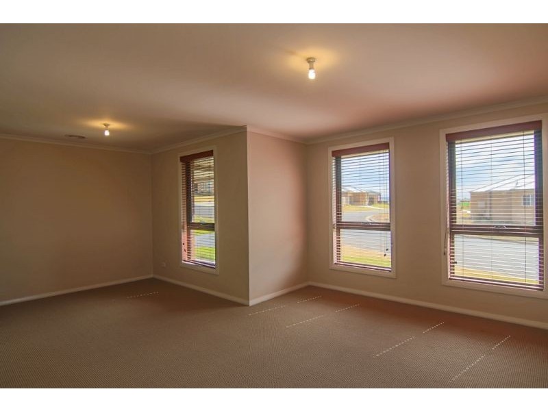 32 Botanic Way, Orange NSW 2800