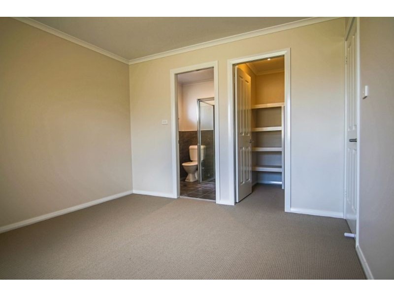 32 Botanic Way, Orange NSW 2800