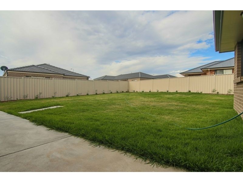 32 Botanic Way, Orange NSW 2800