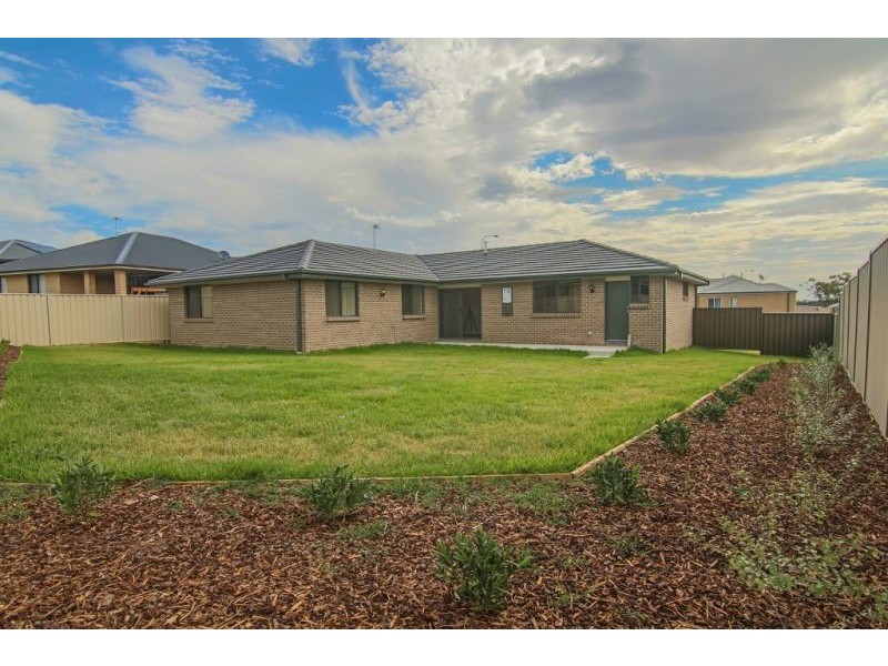 32 Botanic Way, Orange NSW 2800