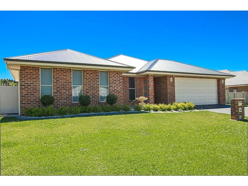 8 The Poplars Drive, Orange NSW 2800