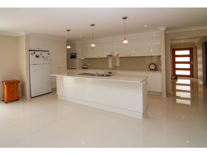 8 The Poplars Drive, Orange NSW 2800