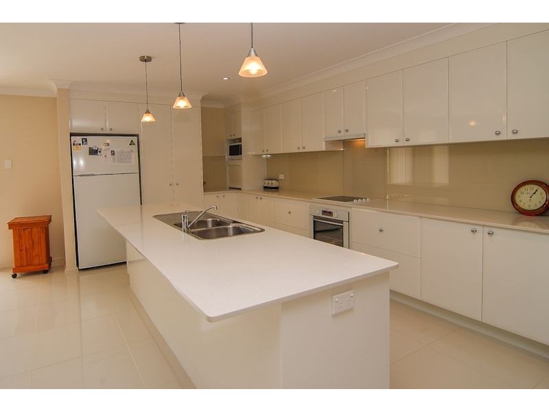 8 The Poplars Drive, Orange NSW 2800