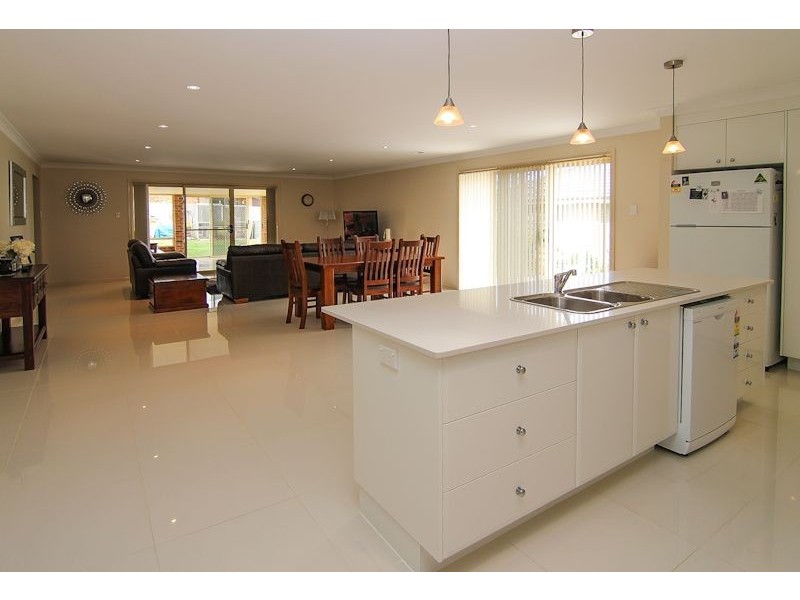 8 The Poplars Drive, Orange NSW 2800