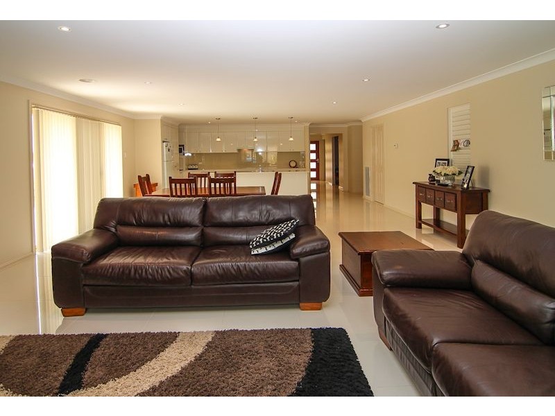 8 The Poplars Drive, Orange NSW 2800