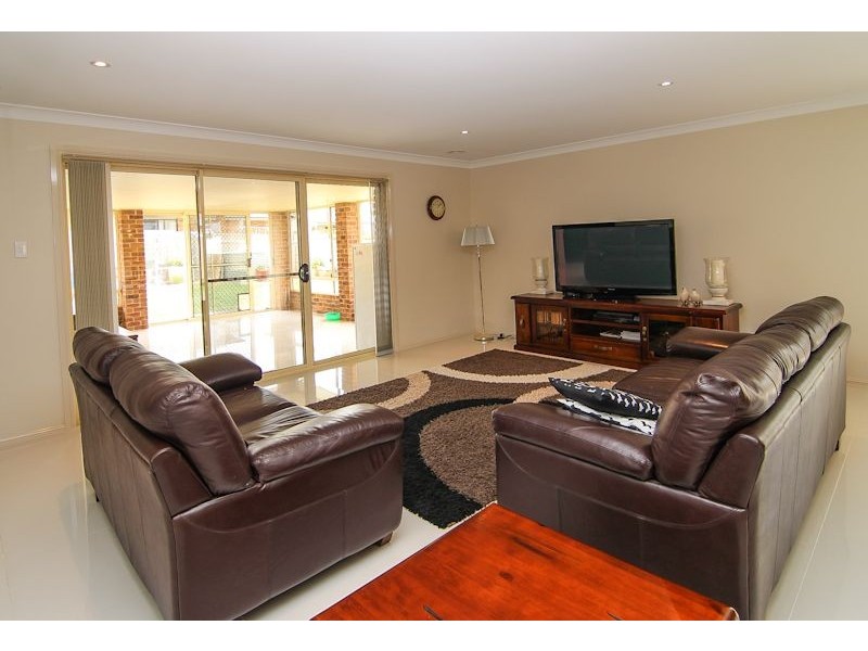 8 The Poplars Drive, Orange NSW 2800
