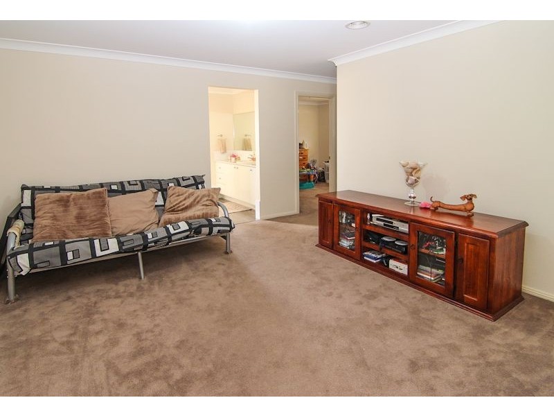 8 The Poplars Drive, Orange NSW 2800