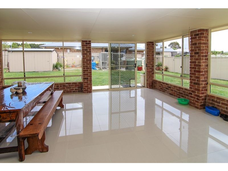 8 The Poplars Drive, Orange NSW 2800