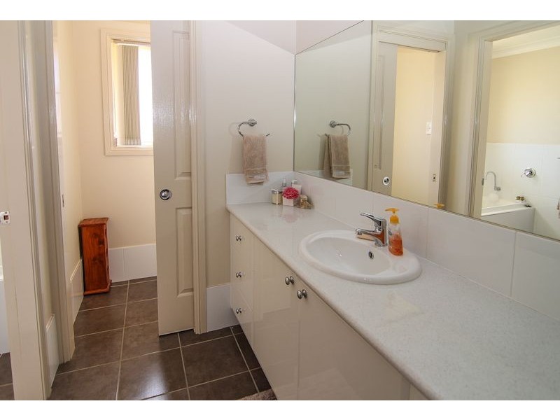 8 The Poplars Drive, Orange NSW 2800