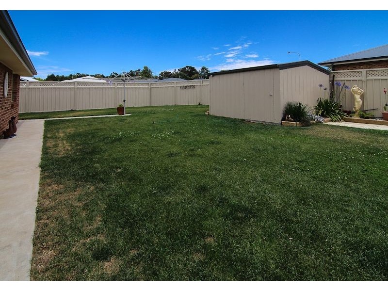 8 The Poplars Drive, Orange NSW 2800