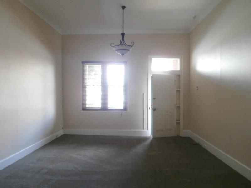 8 Keppel Street, Bathurst NSW 2795