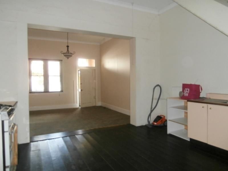 8 Keppel Street, Bathurst NSW 2795