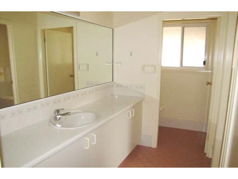 18 Hicks Close, Bathurst NSW 2795