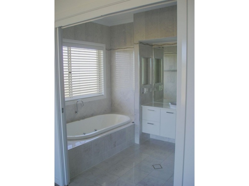 2 Collins Way, Orange NSW 2800