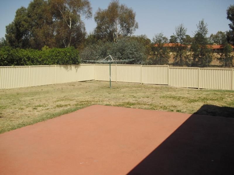 24 Jarrah Court, Bathurst NSW 2795