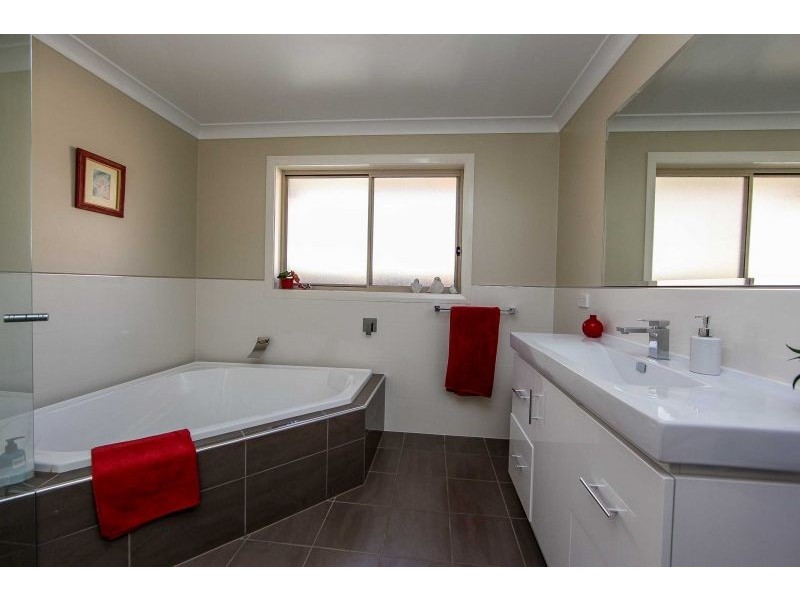 6 Pippin Way, Orange NSW 2800
