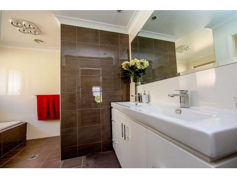 6 Pippin Way, Orange NSW 2800