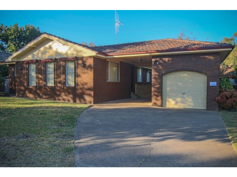 8 Larry Dwyer Way, Orange NSW 2800