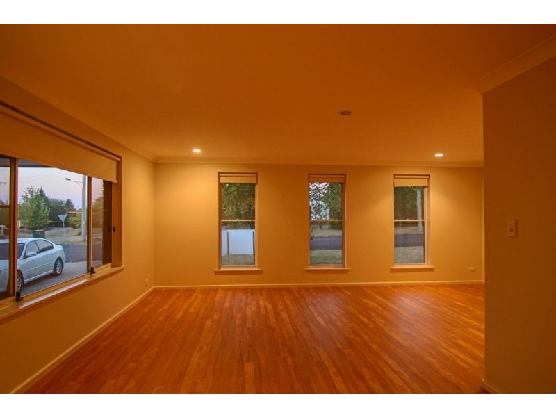 8 Larry Dwyer Way, Orange NSW 2800