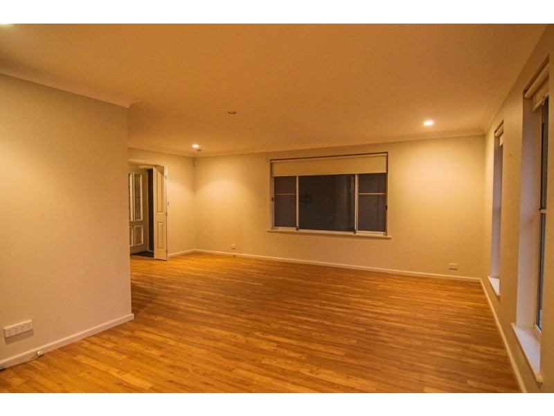 8 Larry Dwyer Way, Orange NSW 2800