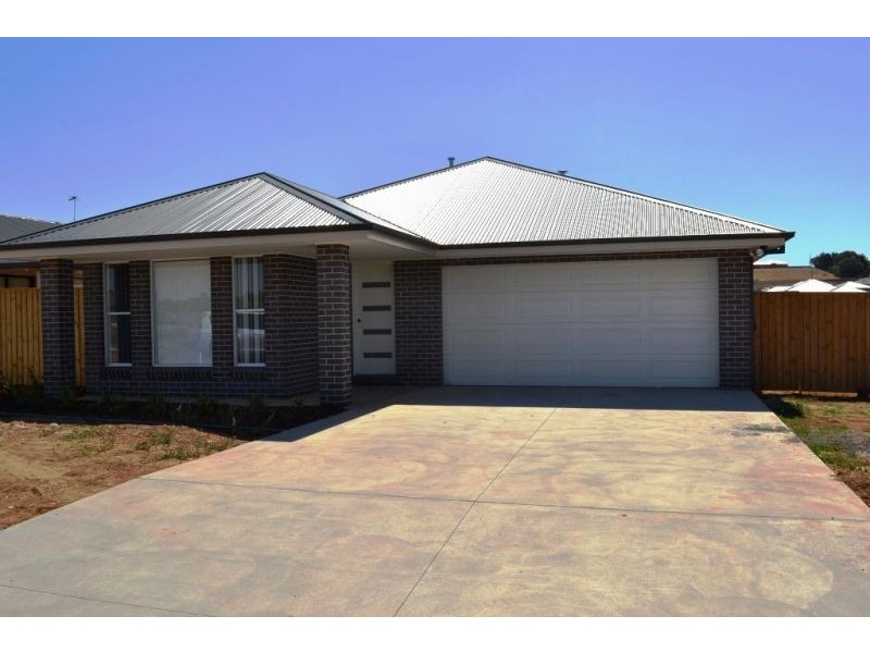 39 Valencia Drive, Orange NSW 2800