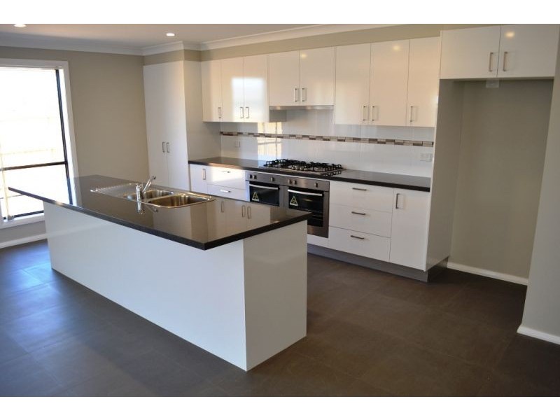39 Valencia Drive, Orange NSW 2800