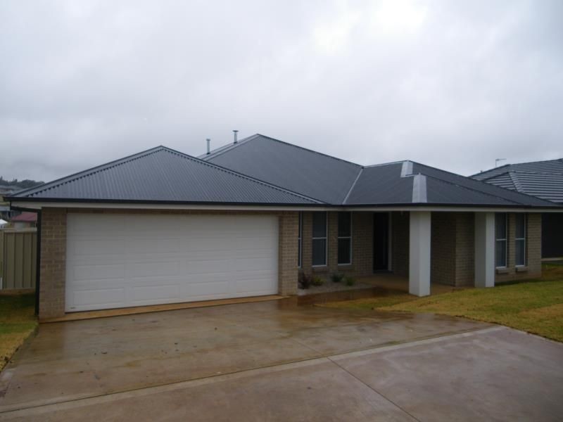 18 Robinson Court, Orange NSW 2800